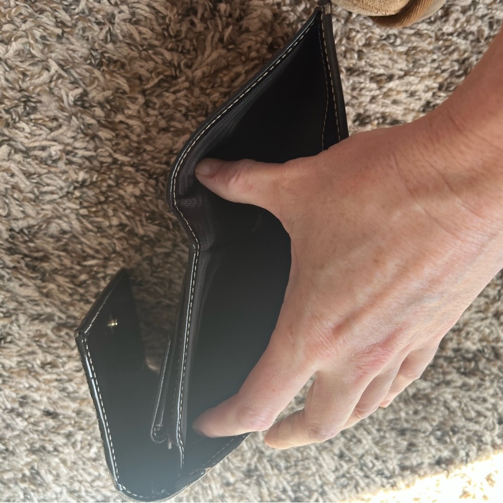 Gucci Beige and Black Monogram Wallet - Picture 5 of 6